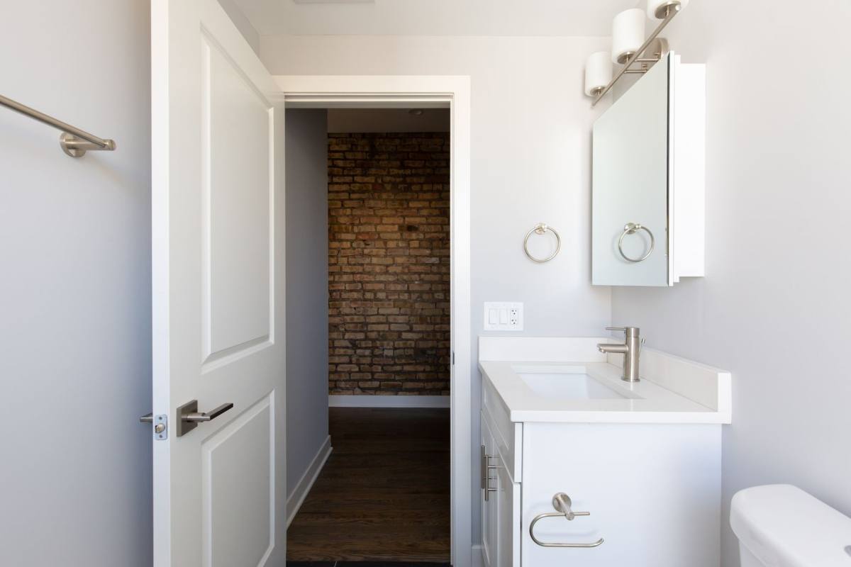 Apartment for rent at 1108 W Newport Ave #2, Chicago, IL 60657