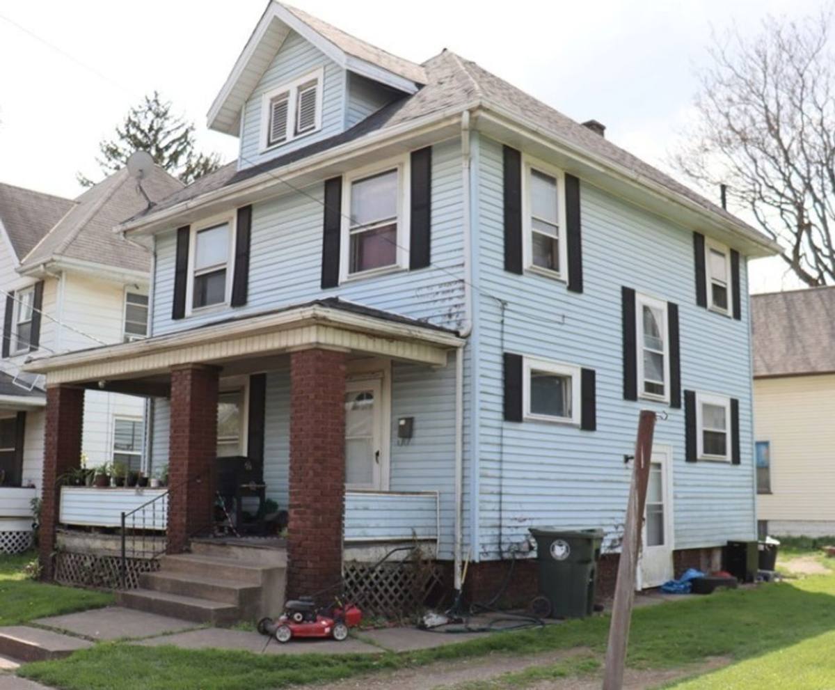 House for rent at 1621 Ohio Ave NE, Canton, OH 44705