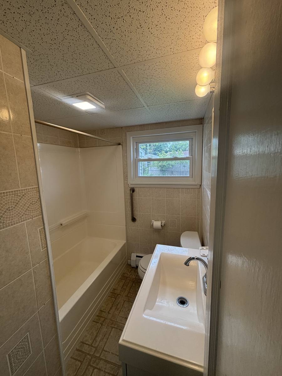Apartment for rent at 5 Clarendon Rd #1, Auburn, MA 01501