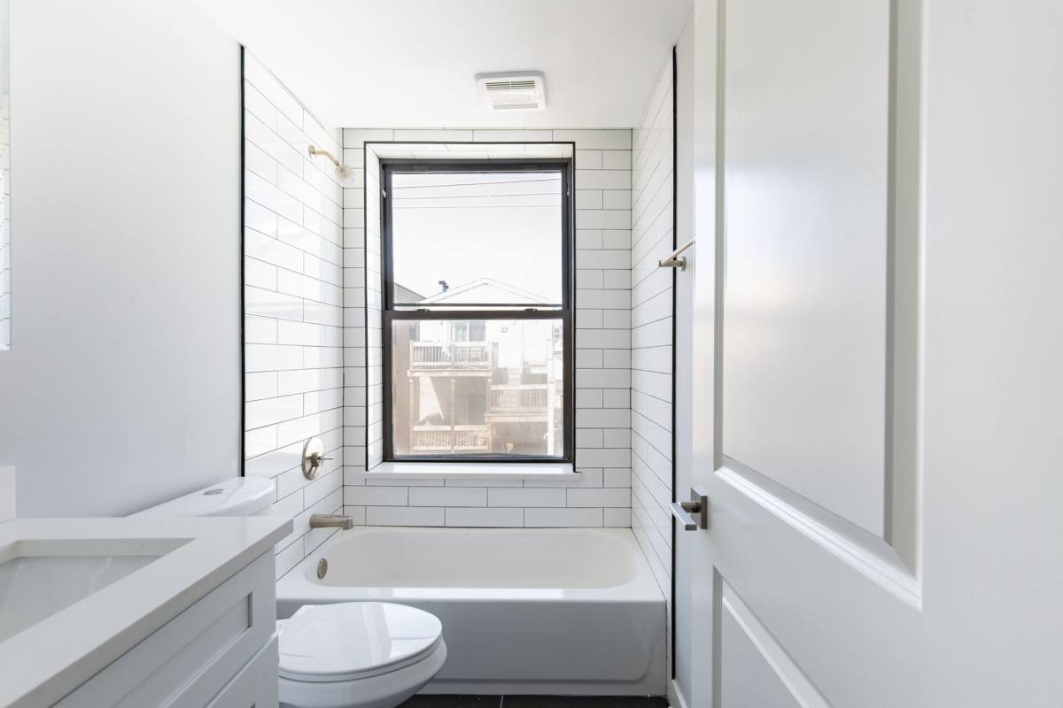 Apartment for rent at 1108 W Newport Ave #1, Chicago, IL 60657