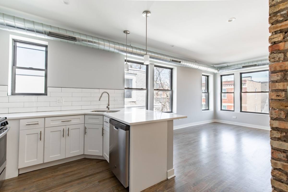 Apartment for rent at 1108 W Newport Ave #1, Chicago, IL 60657