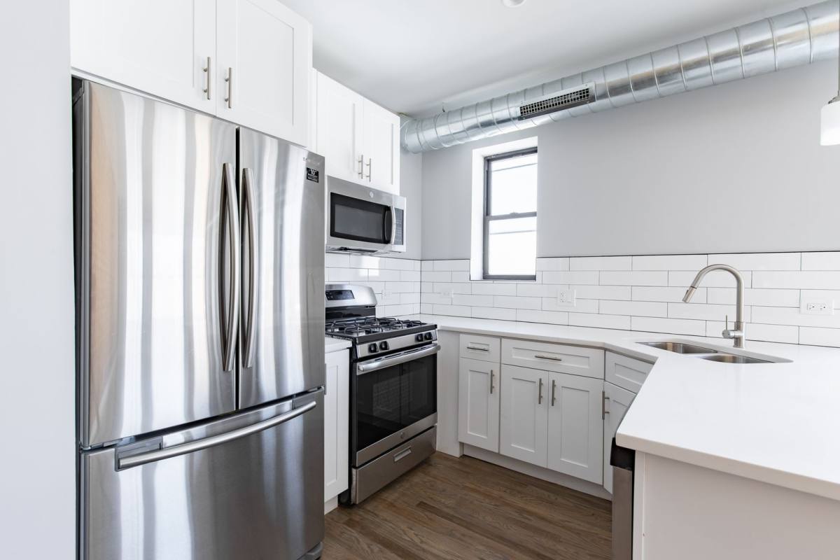Apartment for rent at 1108 W Newport Ave #1, Chicago, IL 60657