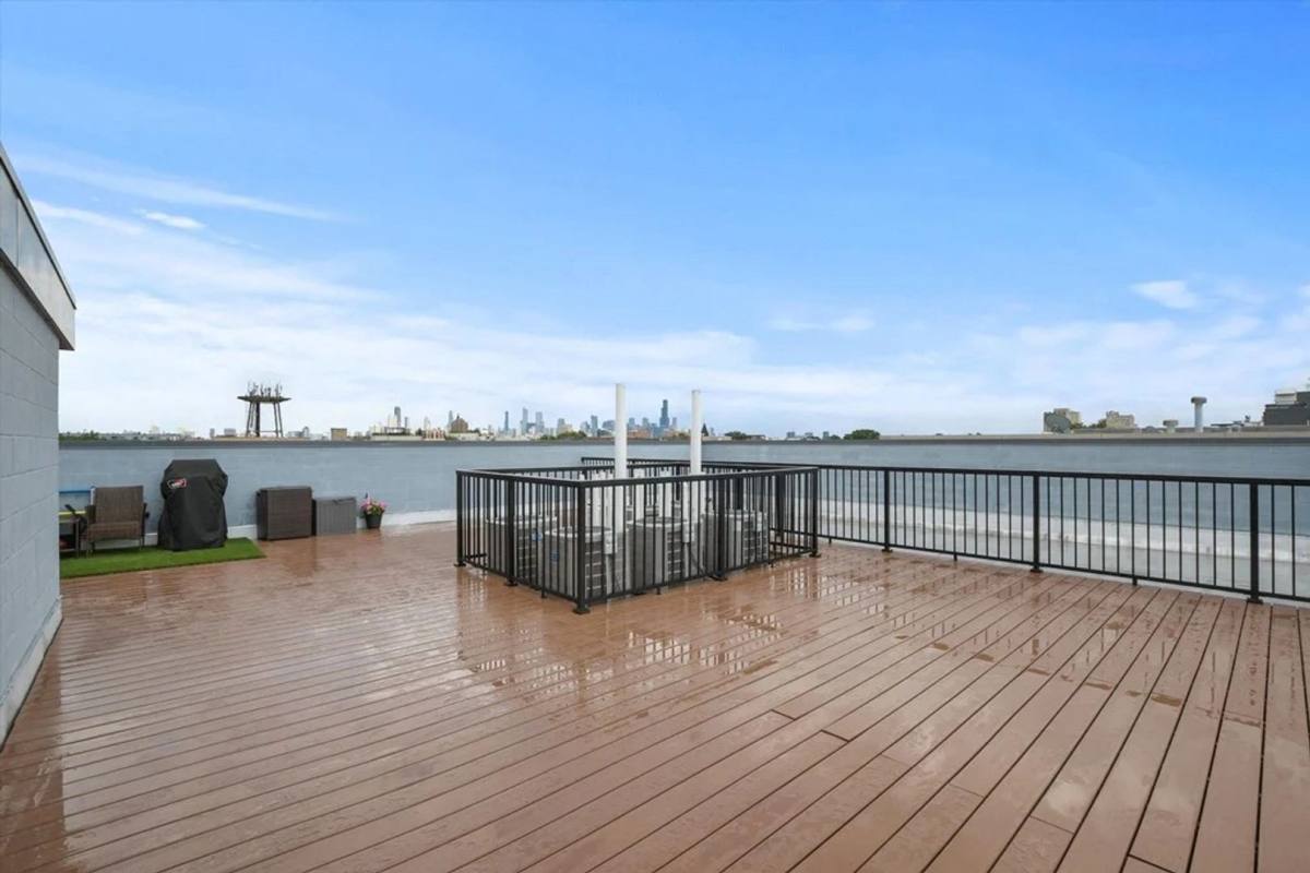 Apartment for rent at 1741 N Western Ave #17, Chicago, IL 60647