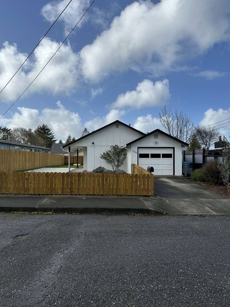 House for rent at 1086 John Hill Rd, Eureka, CA 95501