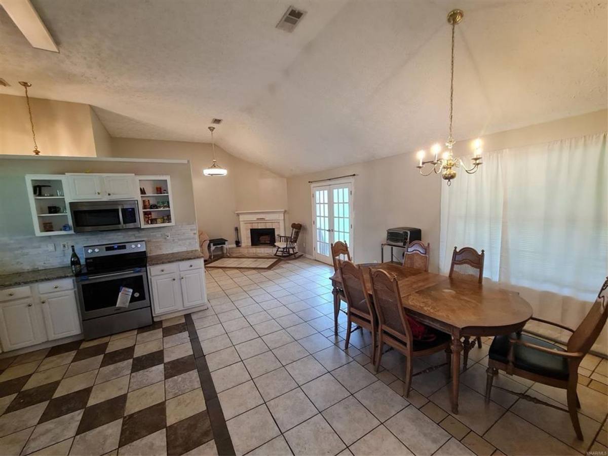 House for rent at 123 Meadowview Dr, Elmore, AL 36025