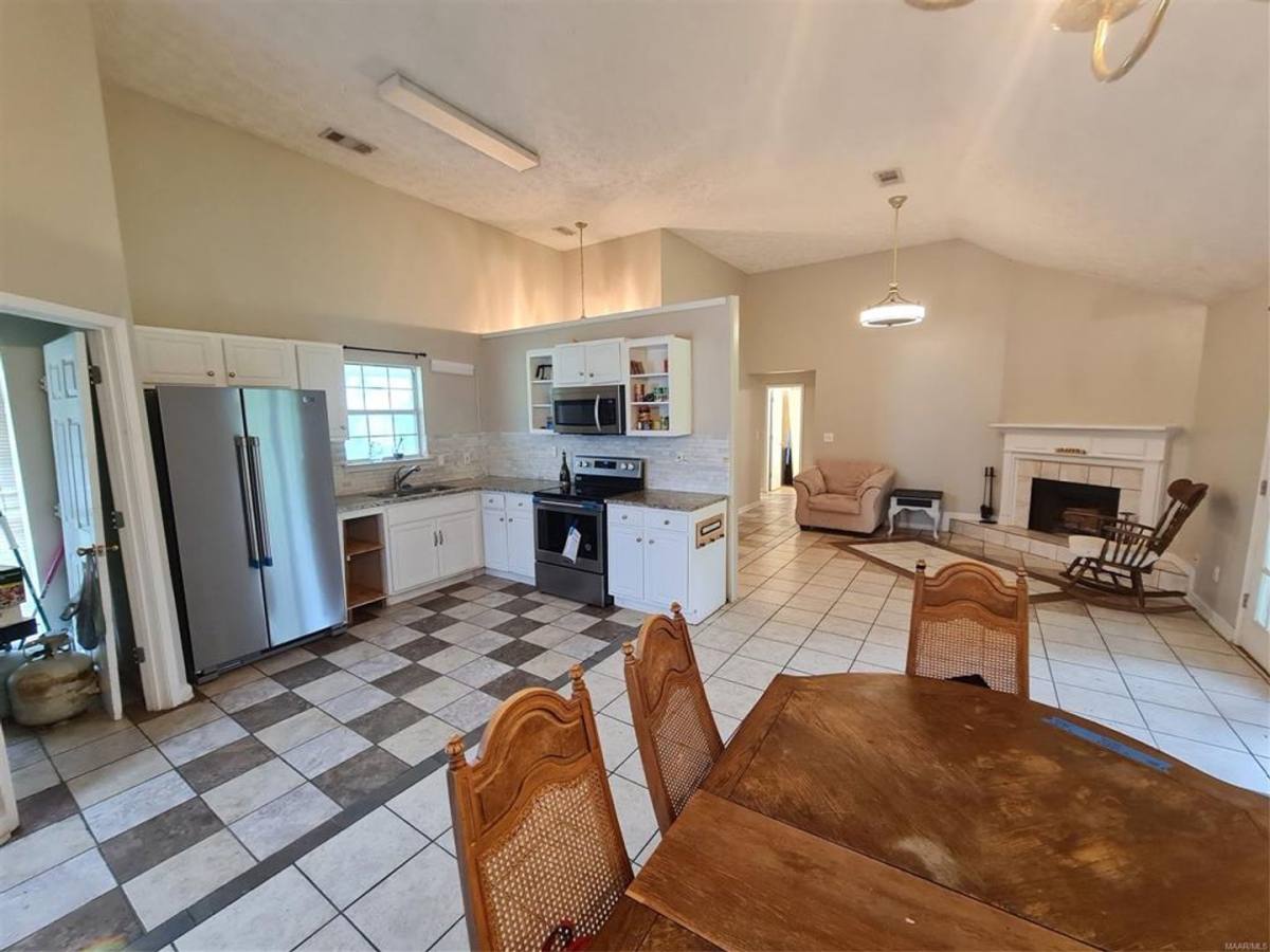 House for rent at 123 Meadowview Dr, Elmore, AL 36025