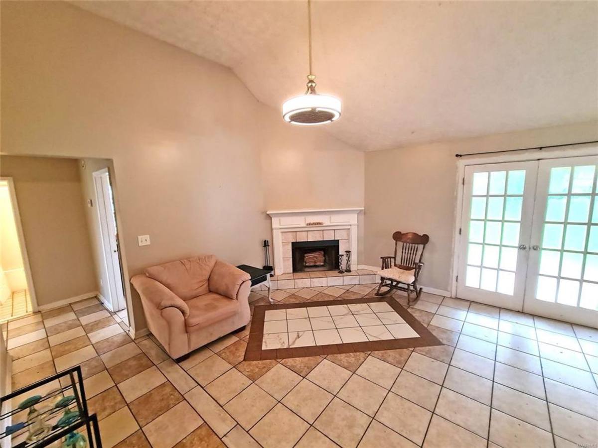 House for rent at 123 Meadowview Dr, Elmore, AL 36025