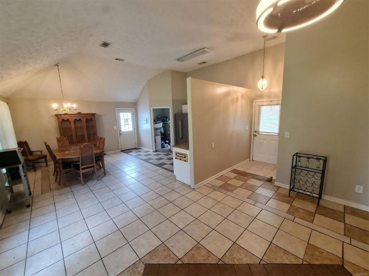 House for rent at 123 Meadowview Dr, Elmore, AL 36025
