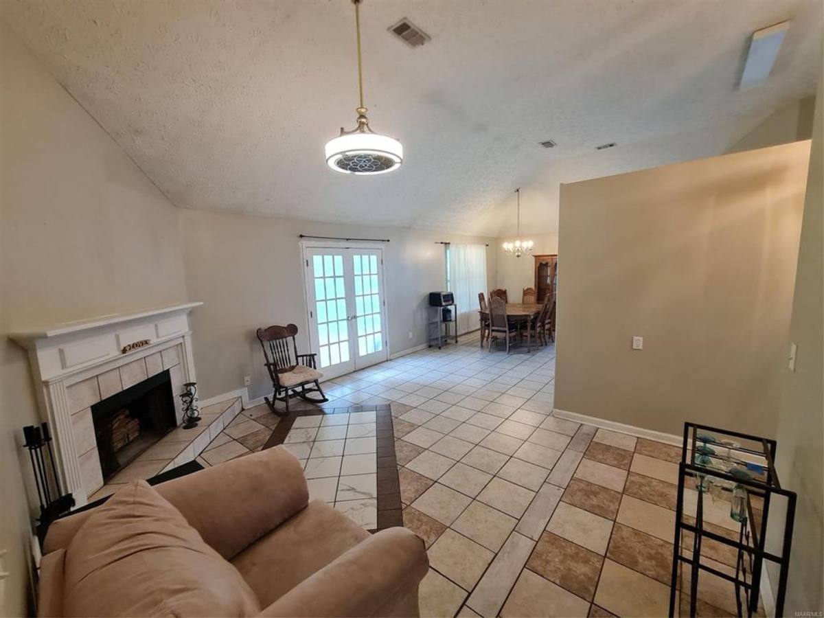 House for rent at 123 Meadowview Dr, Elmore, AL 36025