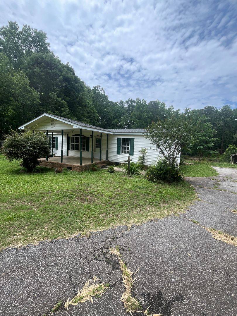 Apartment for rent at 1816 B Switzer Greenpond Rd, Woodruff, SC 29388
