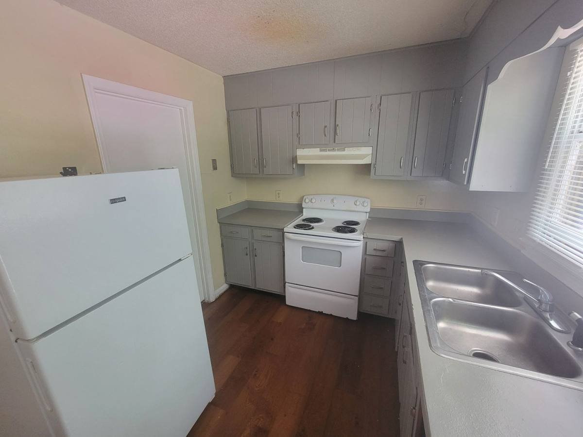 Apartment for rent at 1511 Glenside Dr, Greensboro, NC 27405
