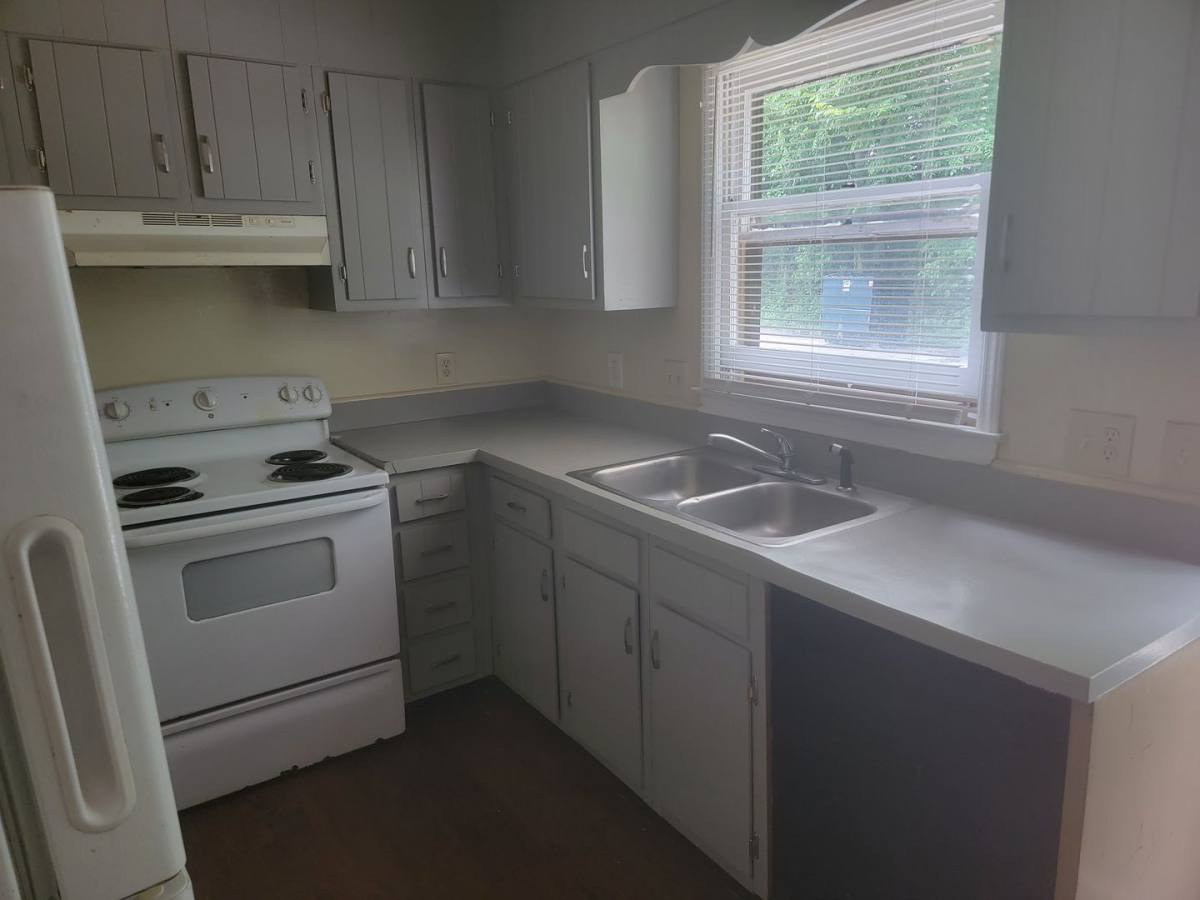 Apartment for rent at 1511 Glenside Dr, Greensboro, NC 27405