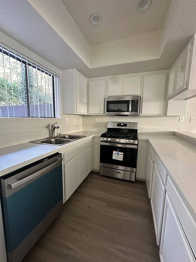 Apartment for rent at 4940 Lewis Rd, Agoura Hills, CA 91301