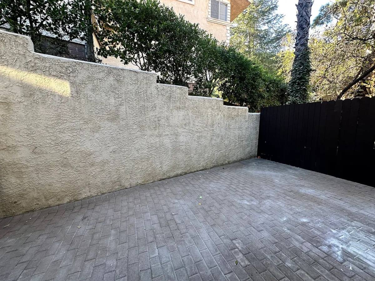 Apartment for rent at 4940 Lewis Rd, Agoura Hills, CA 91301
