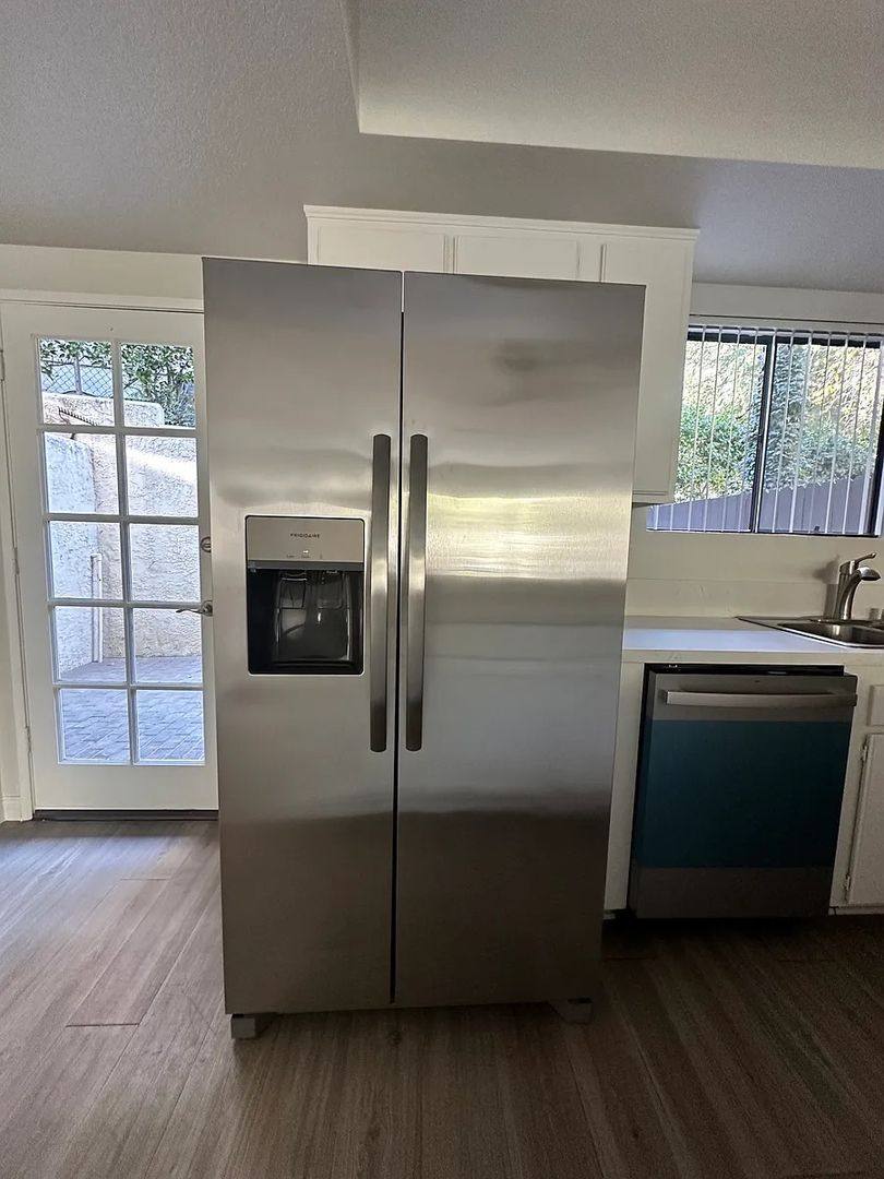 Apartment for rent at 4940 Lewis Rd, Agoura Hills, CA 91301