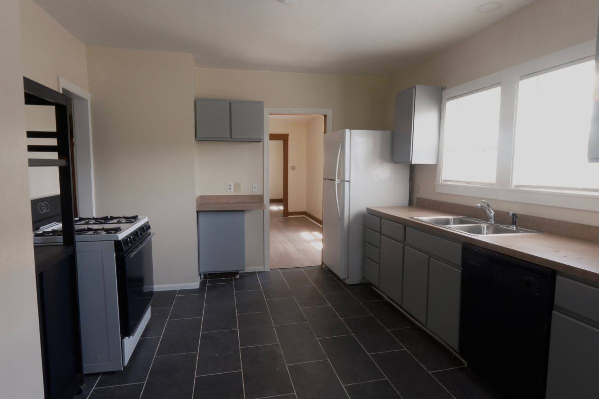 Apartment for rent at 838 840 Woodbine Ave SE, Warren, OH 44484