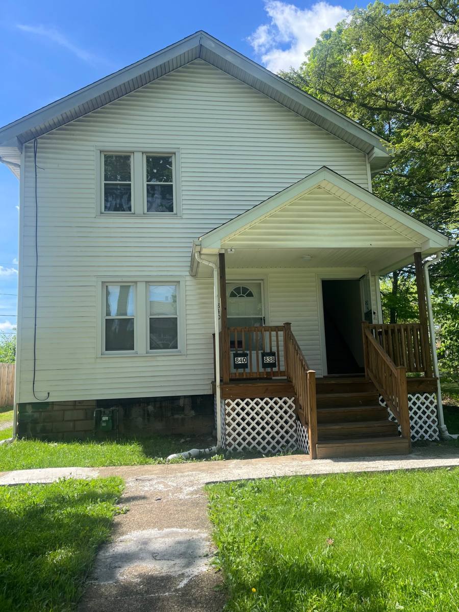 Apartment for rent at 838 840 Woodbine Ave SE, Warren, OH 44484