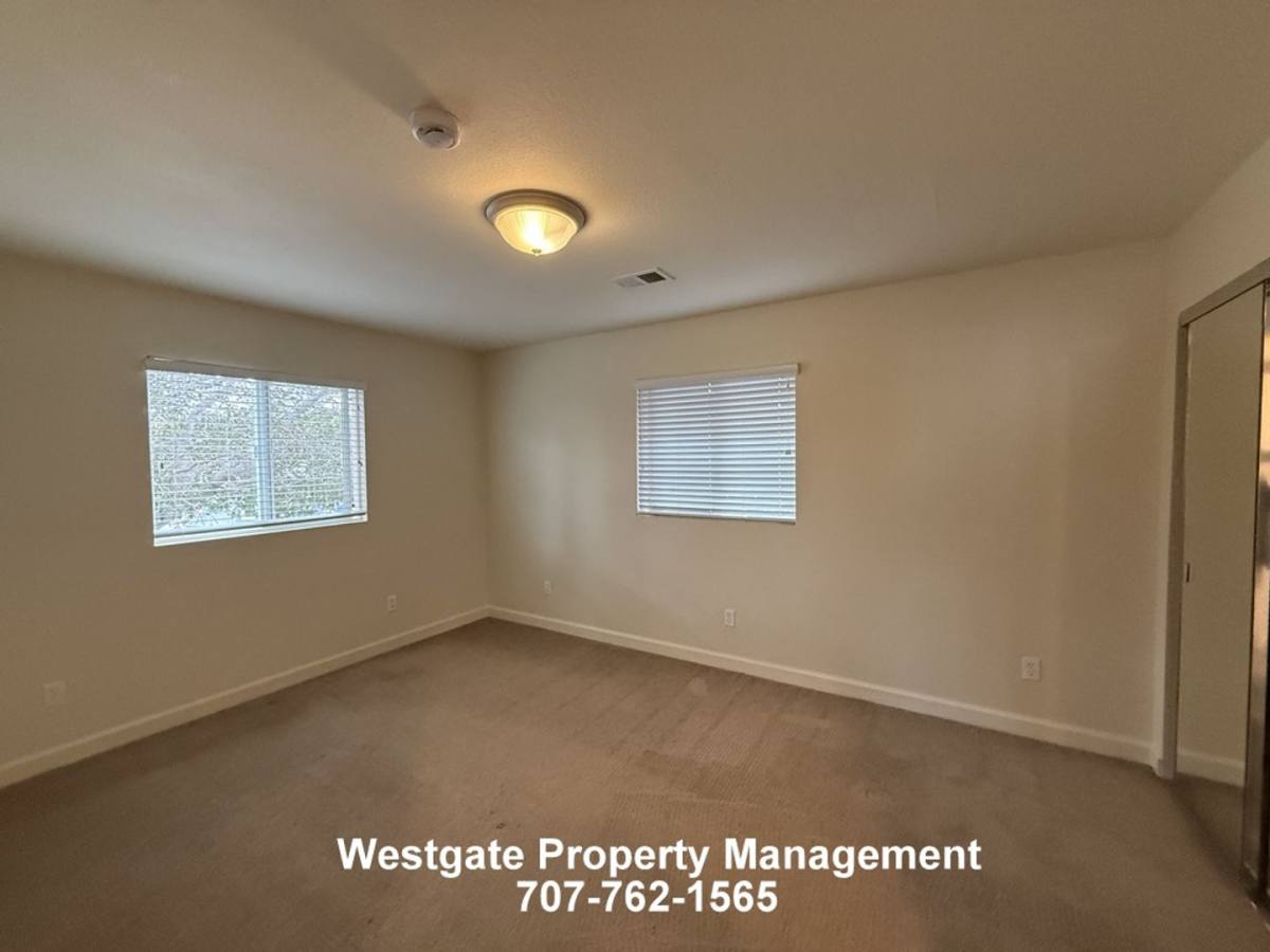 Townhouse for rent at 418, 420 & 422 Upham St, Petaluma, CA 94952