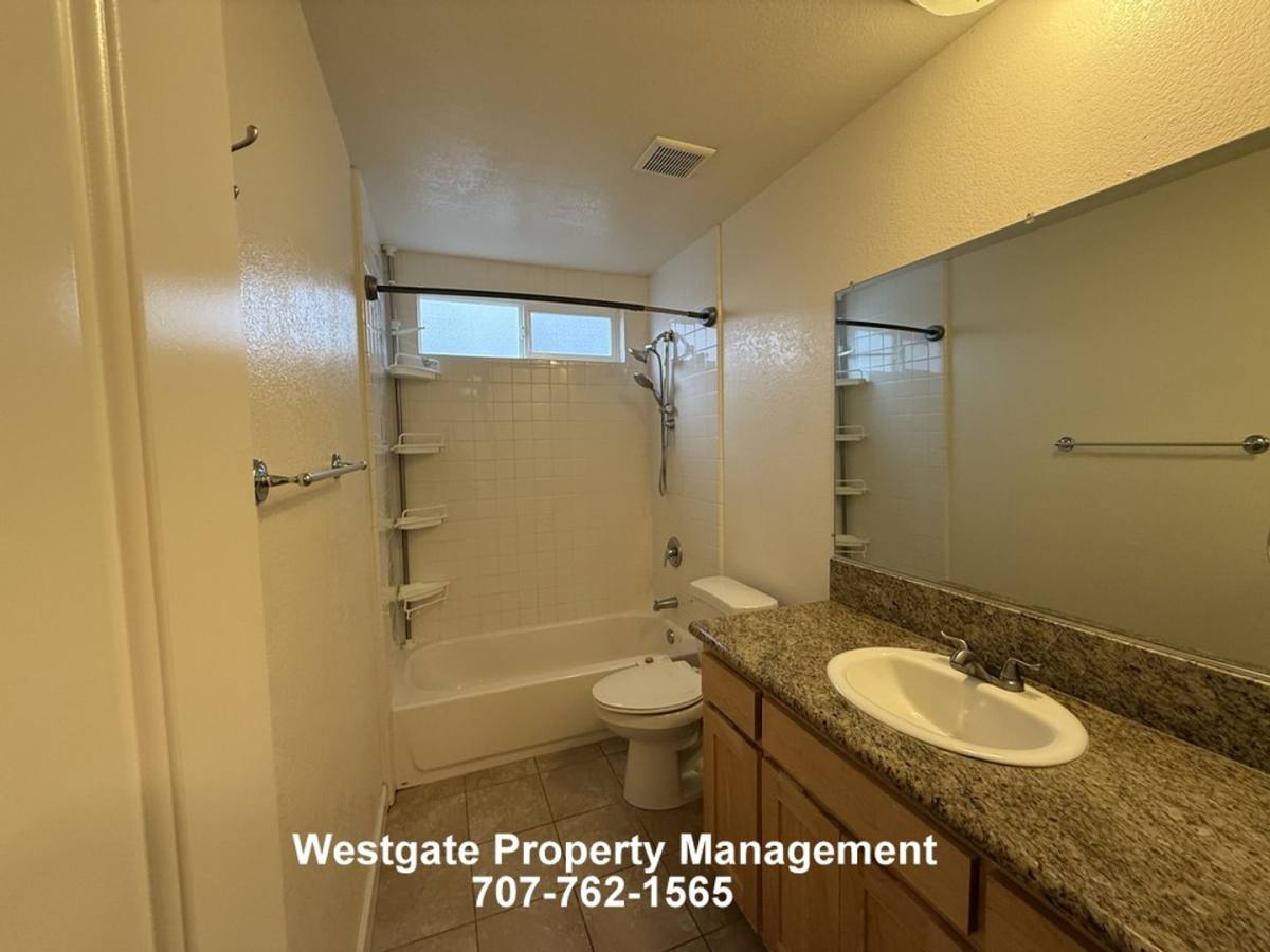 Townhouse for rent at 418, 420 & 422 Upham St, Petaluma, CA 94952