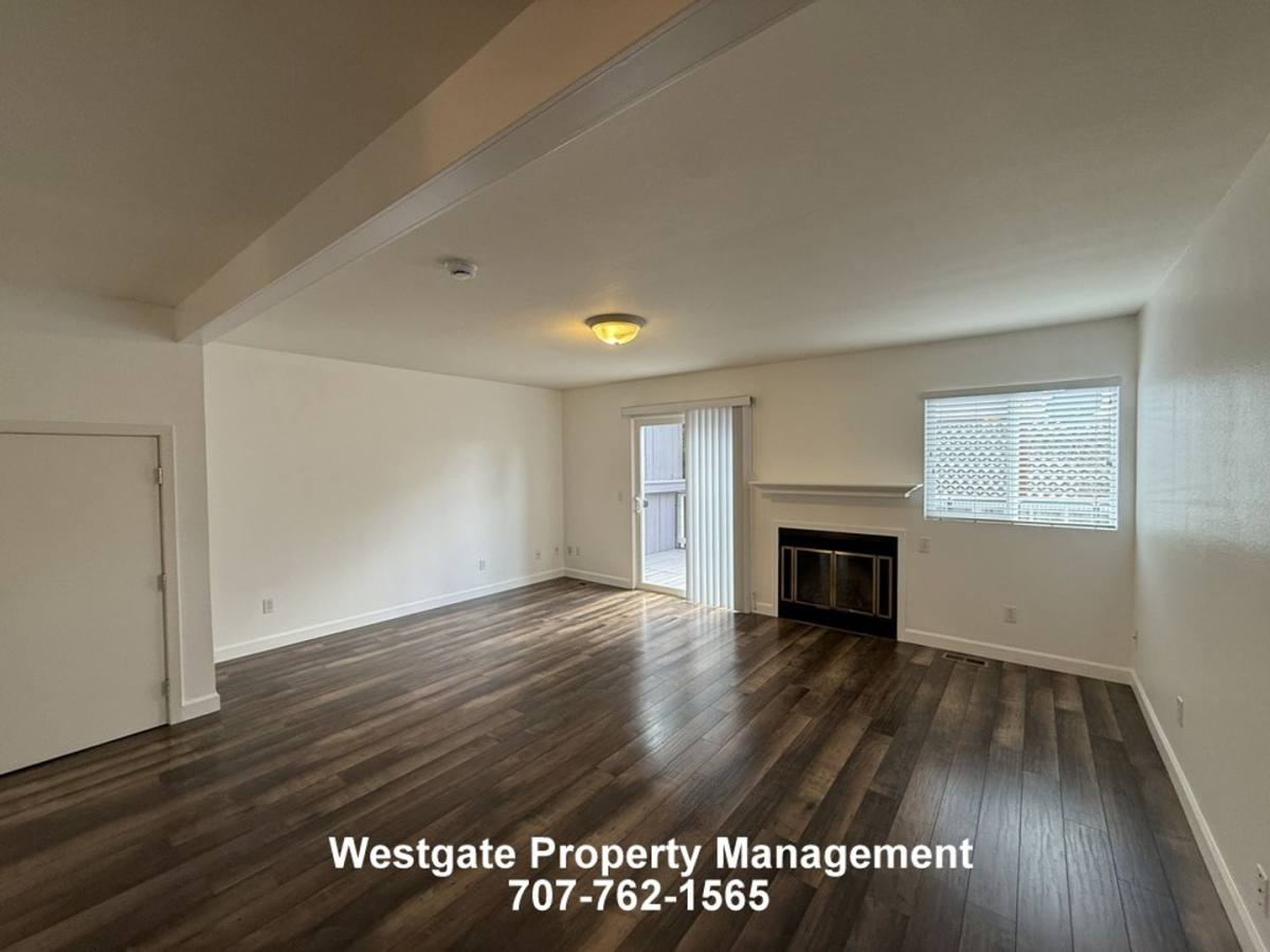 Townhouse for rent at 418, 420 & 422 Upham St, Petaluma, CA 94952