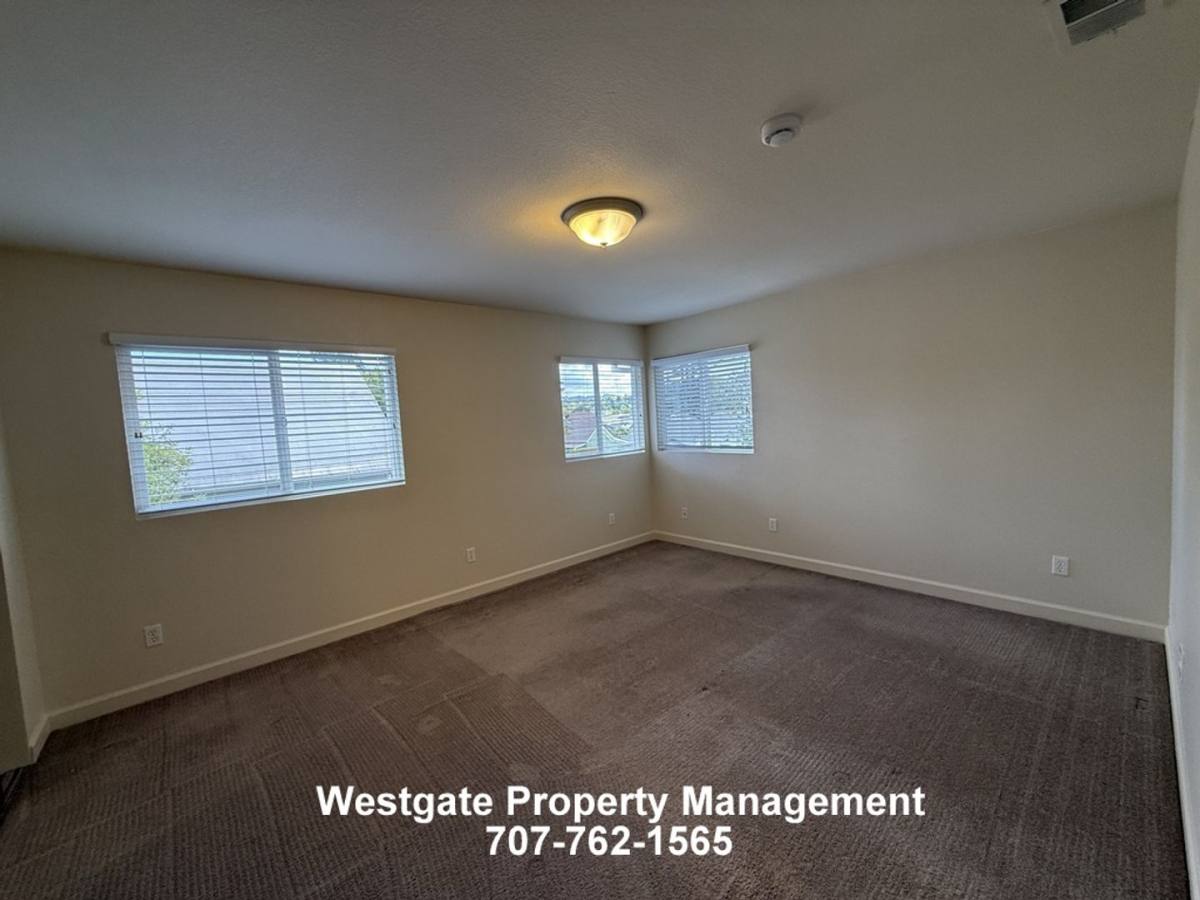 Townhouse for rent at 418, 420 & 422 Upham St, Petaluma, CA 94952
