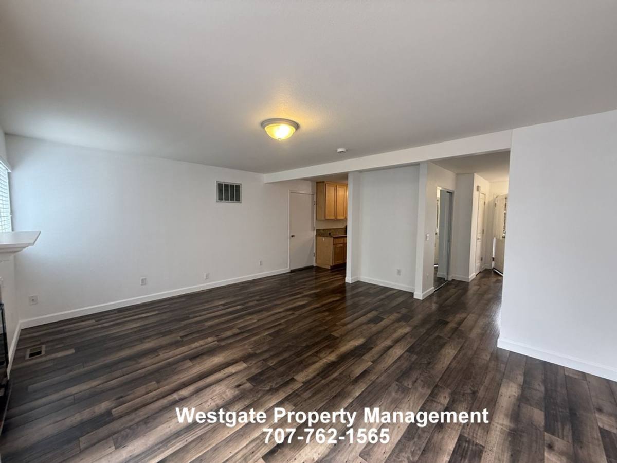 Townhouse for rent at 418, 420 & 422 Upham St, Petaluma, CA 94952