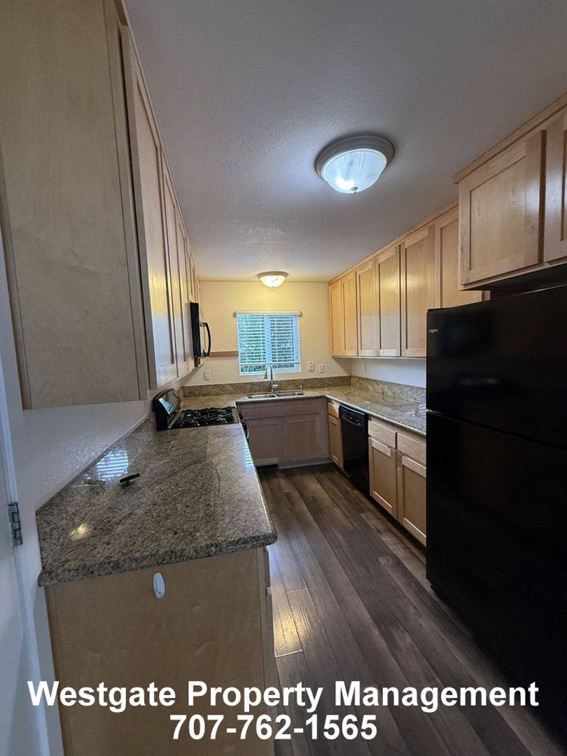 Townhouse for rent at 418, 420 & 422 Upham St, Petaluma, CA 94952