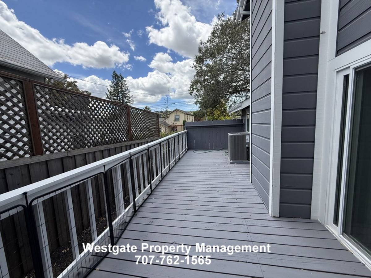 Townhouse for rent at 418, 420 & 422 Upham St, Petaluma, CA 94952