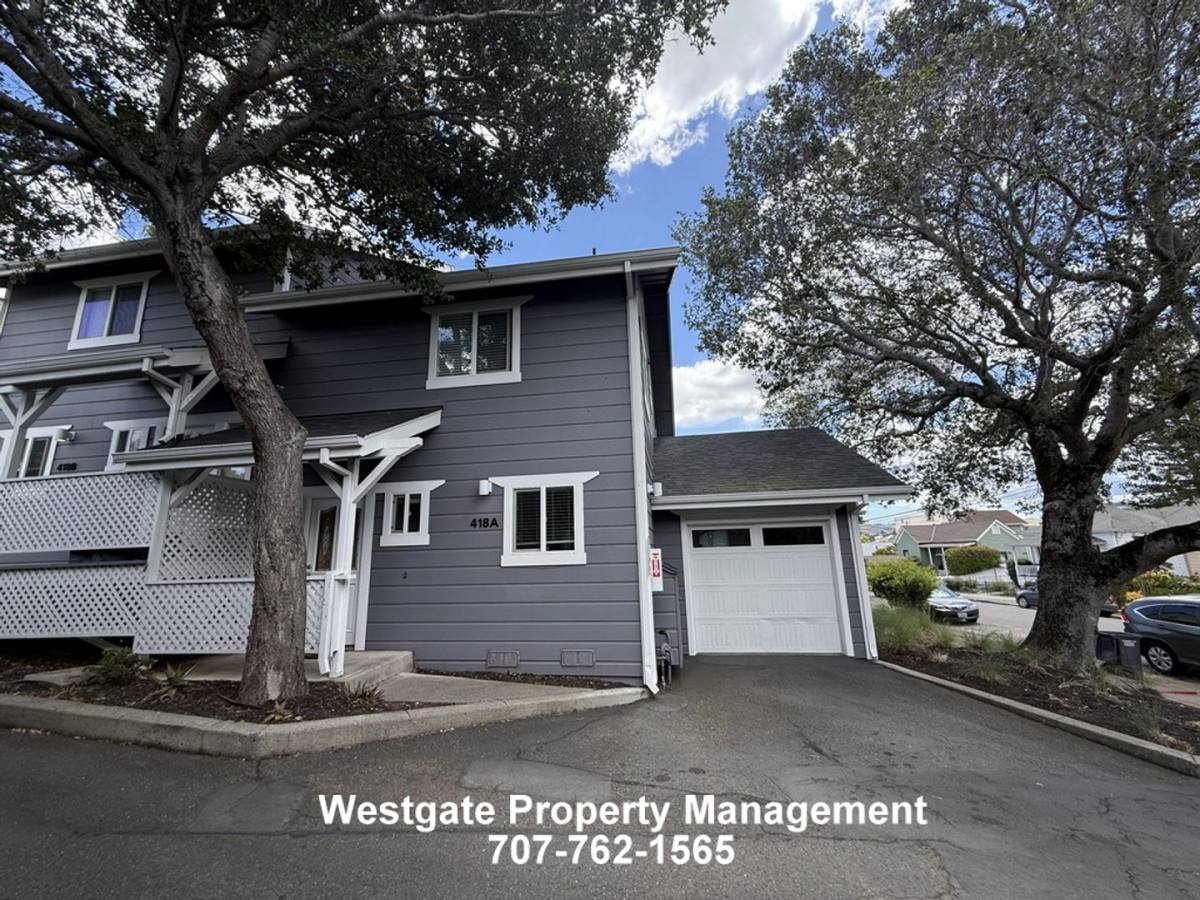 Townhouse for rent at 418, 420 & 422 Upham St, Petaluma, CA 94952