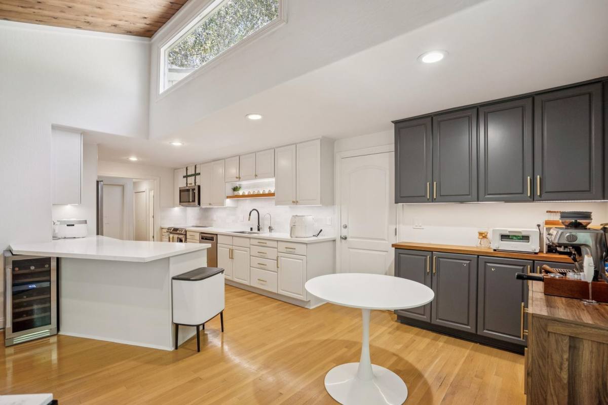 House for rent at 886 Berkeley Ave, Menlo Park, CA 94025