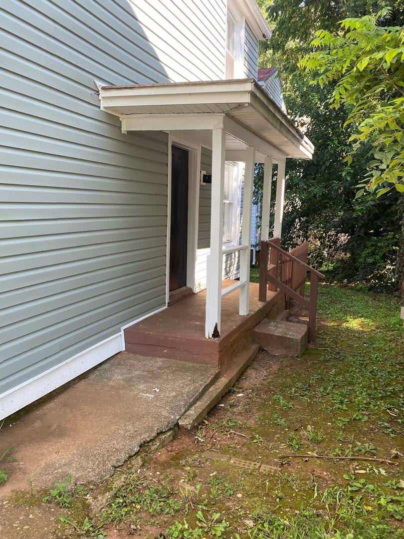 Apartment for rent at 1348 Bedford Ave, Lynchburg, VA 24504