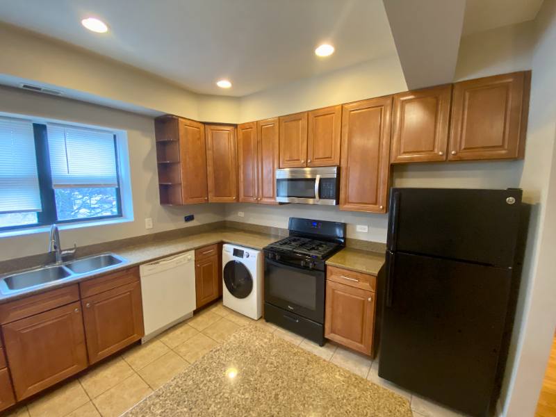 Condo for rent at 6557 S Minerva Ave #2B, Chicago, IL 60637