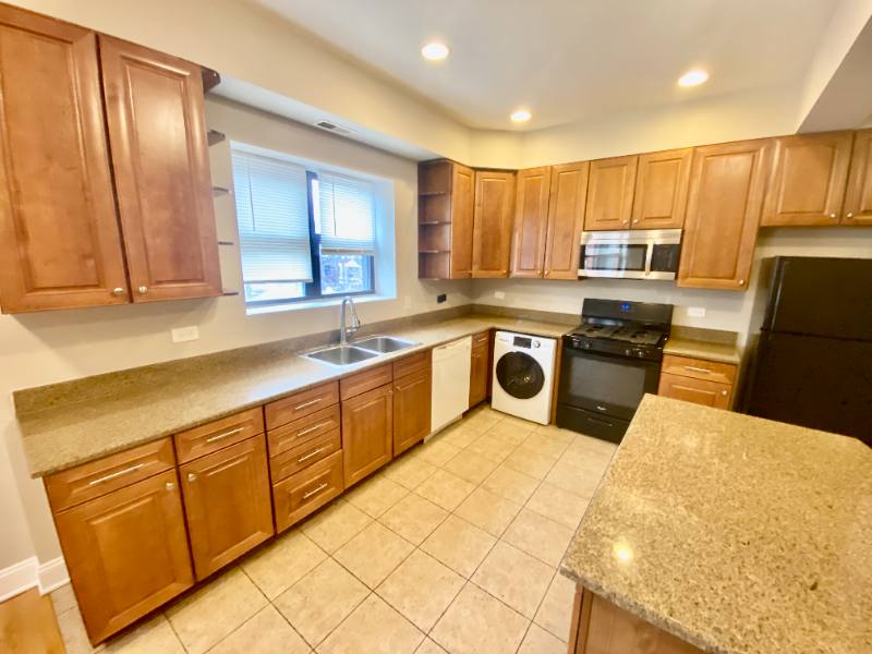 Condo for rent at 6557 S Minerva Ave #2B, Chicago, IL 60637