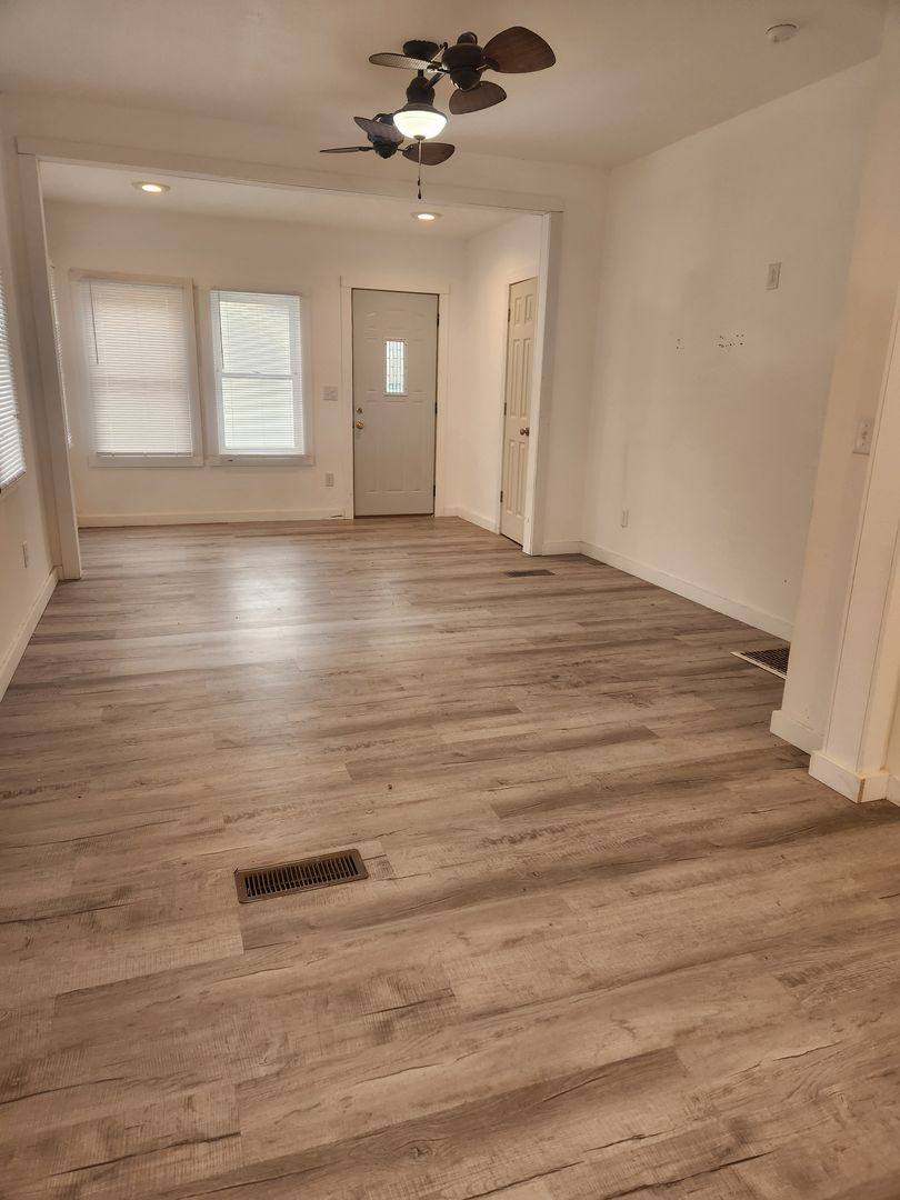 Apartment for rent at 921-923 18th Ave, East Moline, IL 61244