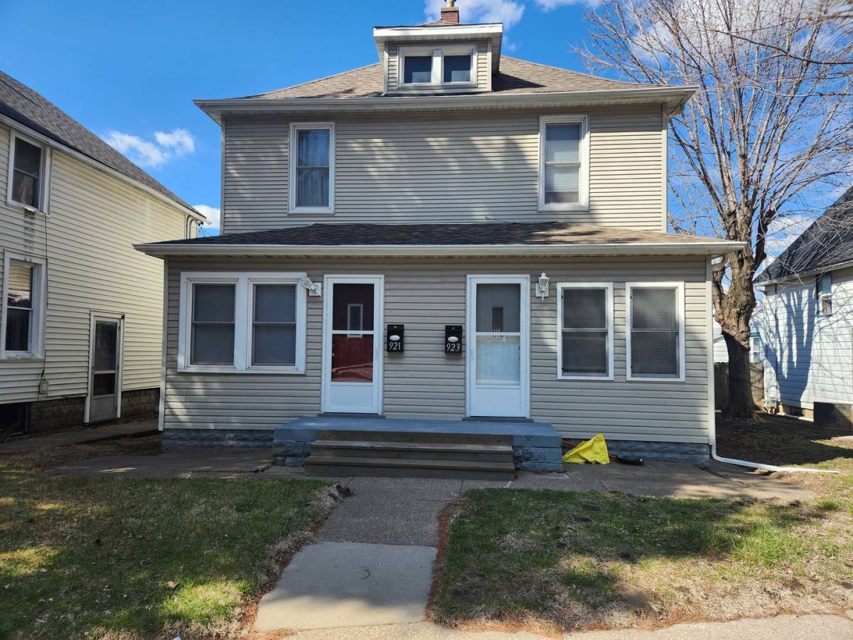 Apartment for rent at 921-923 18th Ave, East Moline, IL 61244