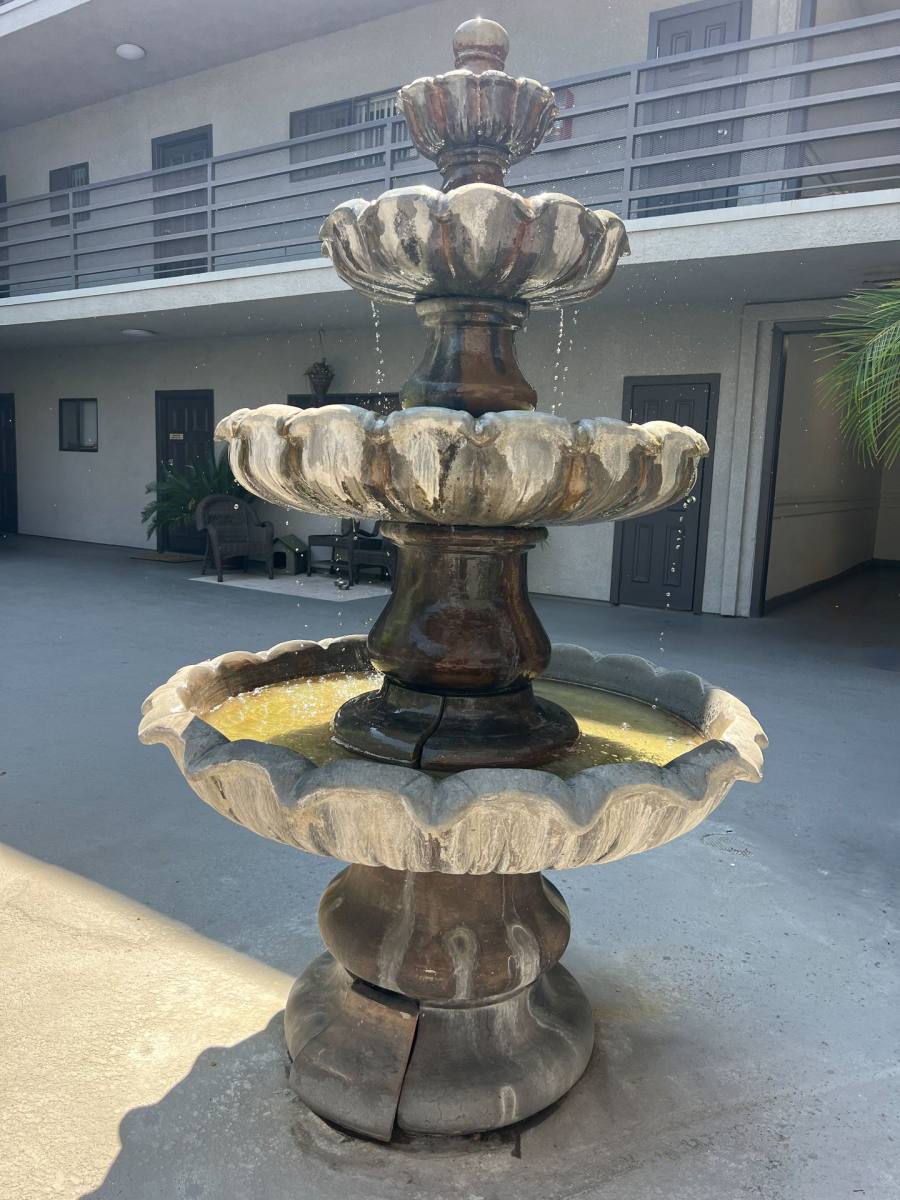 Apartment for rent at 4706 Sepulveda Blvd, Sherman Oaks, CA 91403