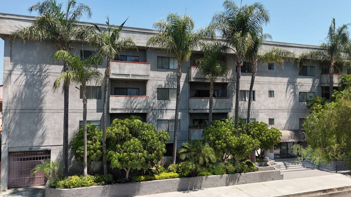 Apartment for rent at 4706 Sepulveda Blvd, Sherman Oaks, CA 91403