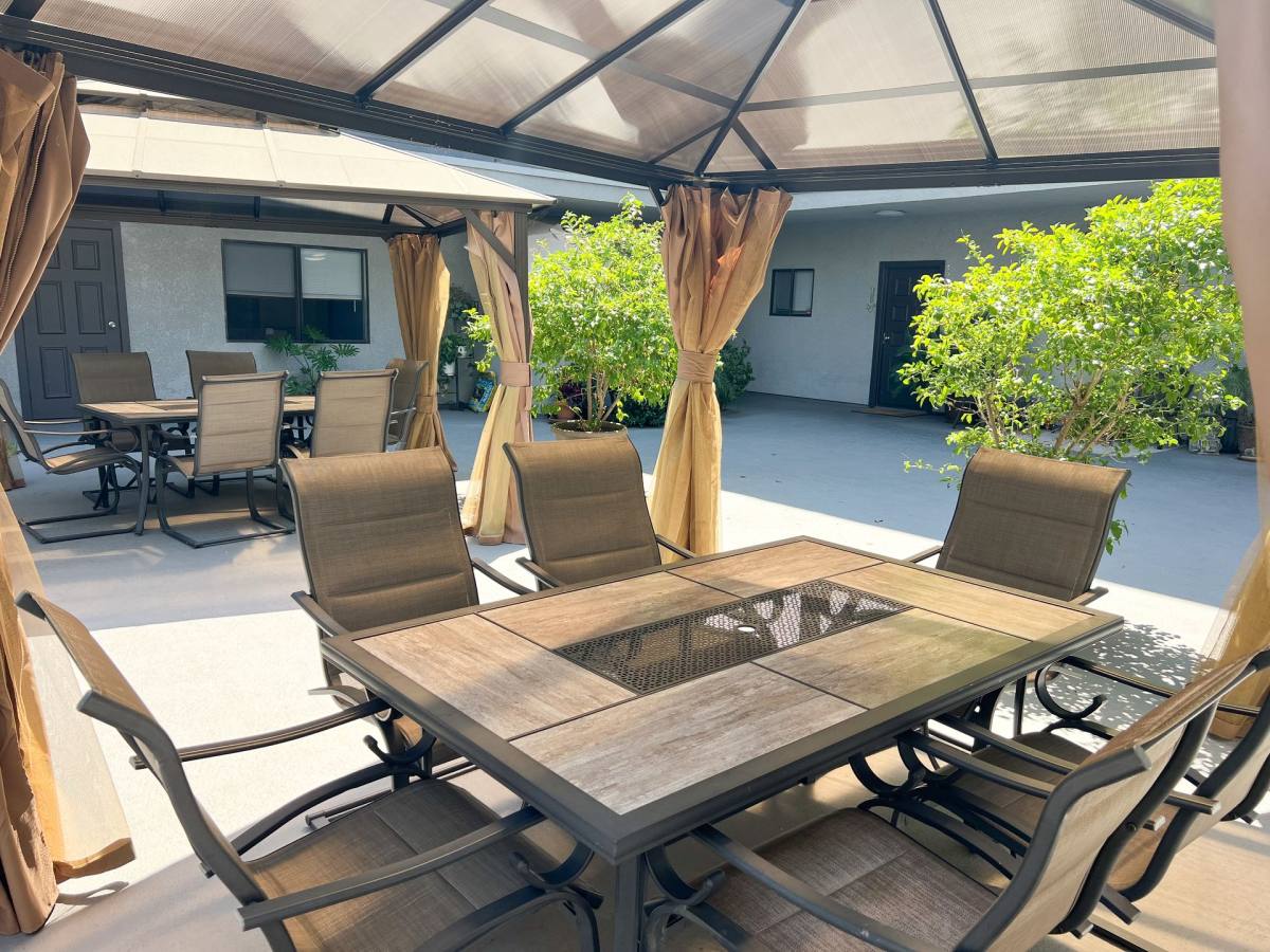 Apartment for rent at 4706 Sepulveda Blvd, Sherman Oaks, CA 91403