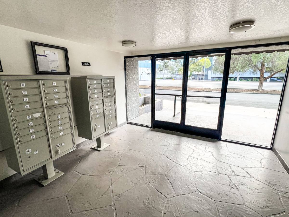 Apartment for rent at 4706 Sepulveda Blvd, Sherman Oaks, CA 91403