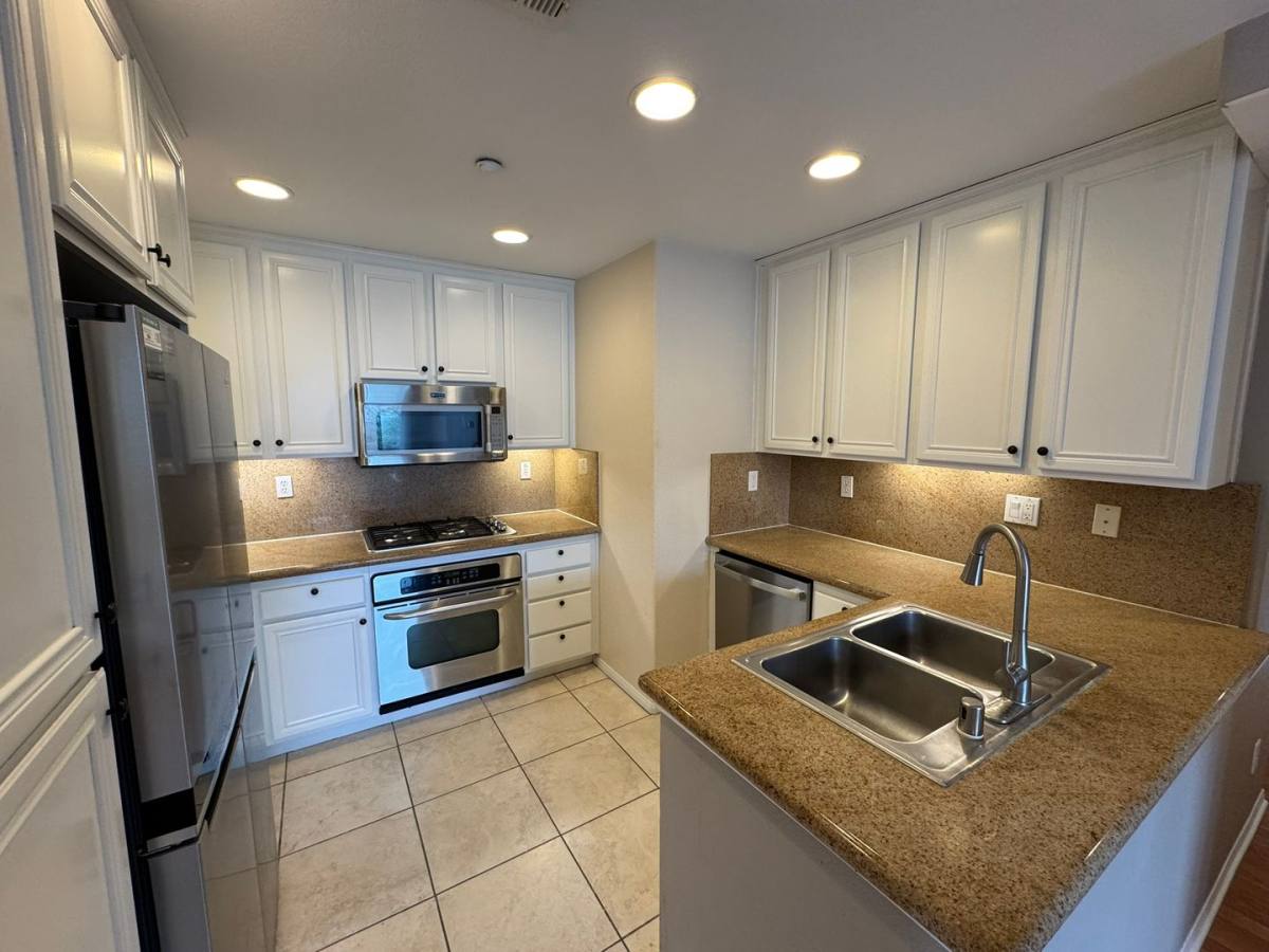 Condo for rent at 5096 Plaza Promenade, San Diego, CA 92123