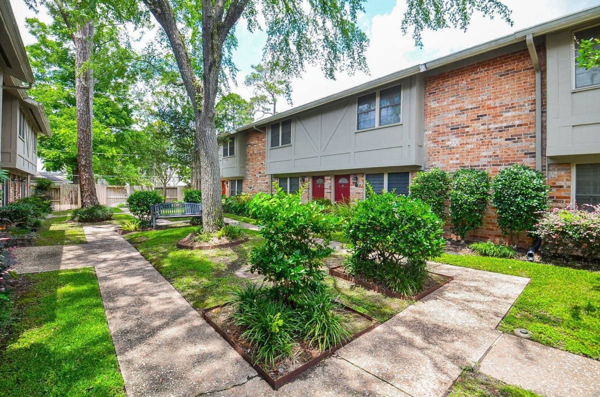 Condo for rent at 515 Tallowood Rd, Houston, TX 77024