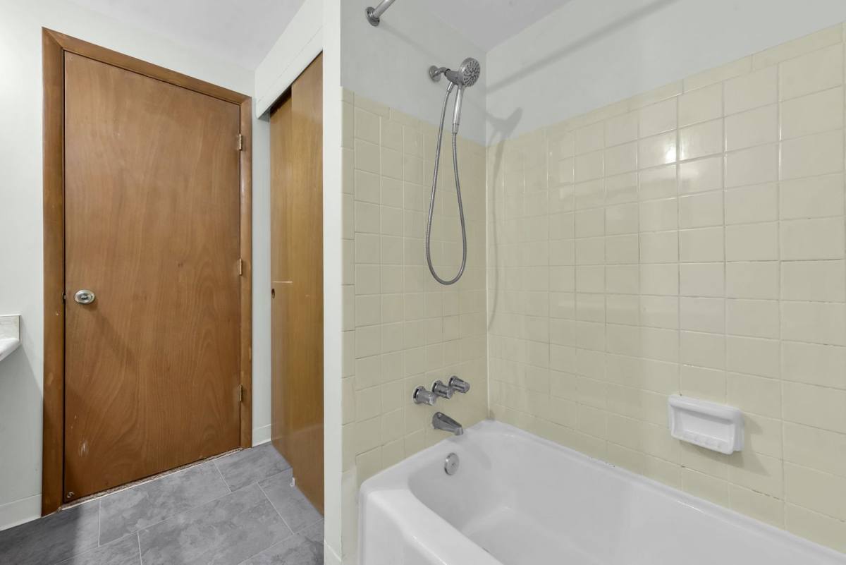 House for rent at 2032 Northcliff Dr, Columbus, OH 43229