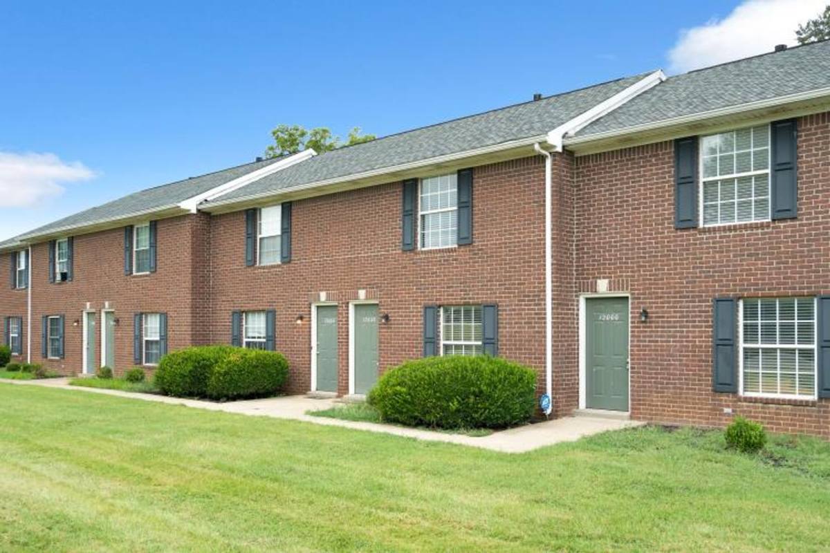 Townhouse for rent at 12002 Morningside, Louisville, KY 40229
