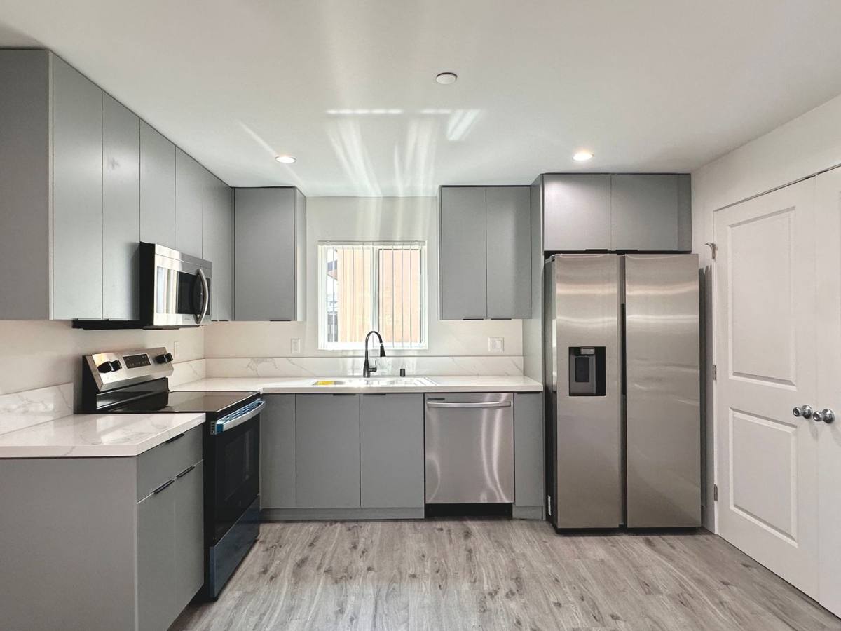 Apartment for rent at 11512 Oxford Ave, Hawthorne, CA 90250