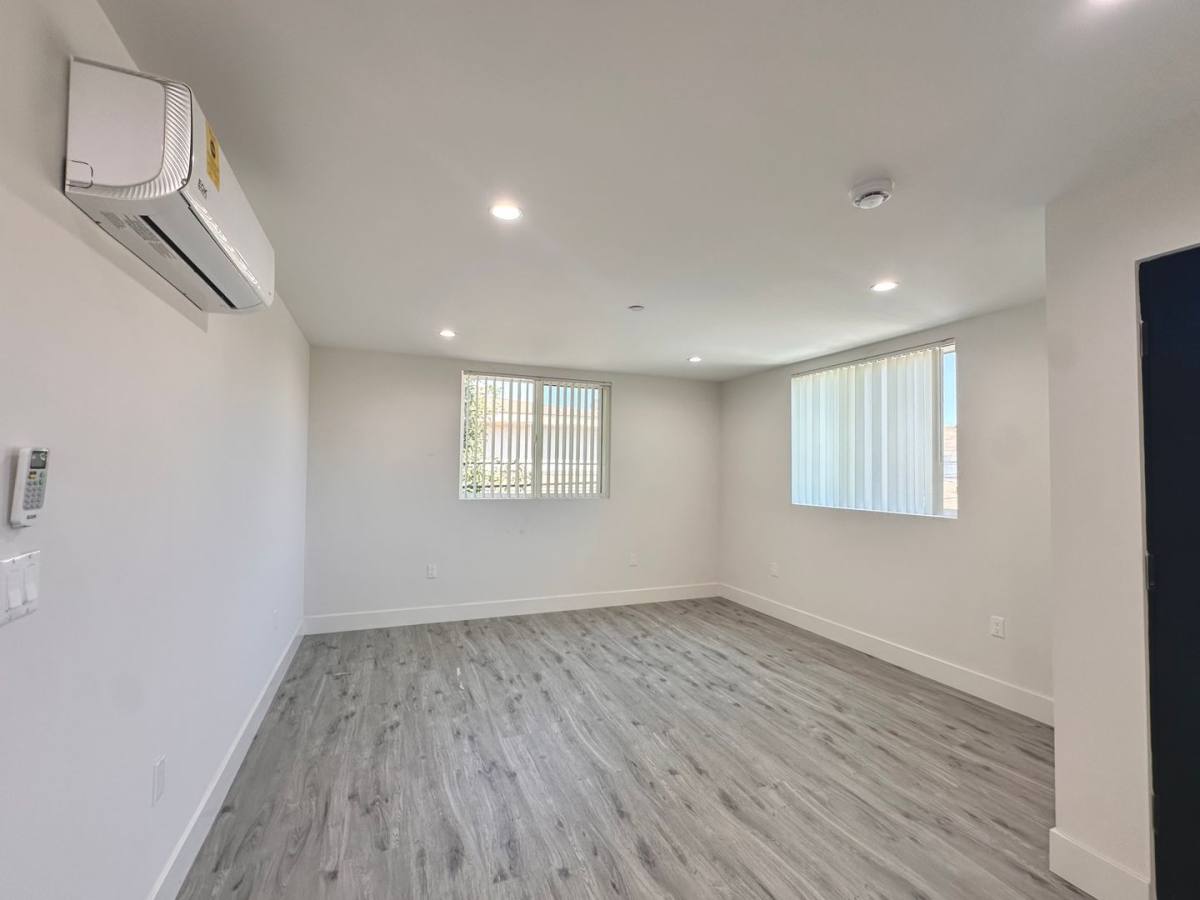 Apartment for rent at 11512 Oxford Ave, Hawthorne, CA 90250