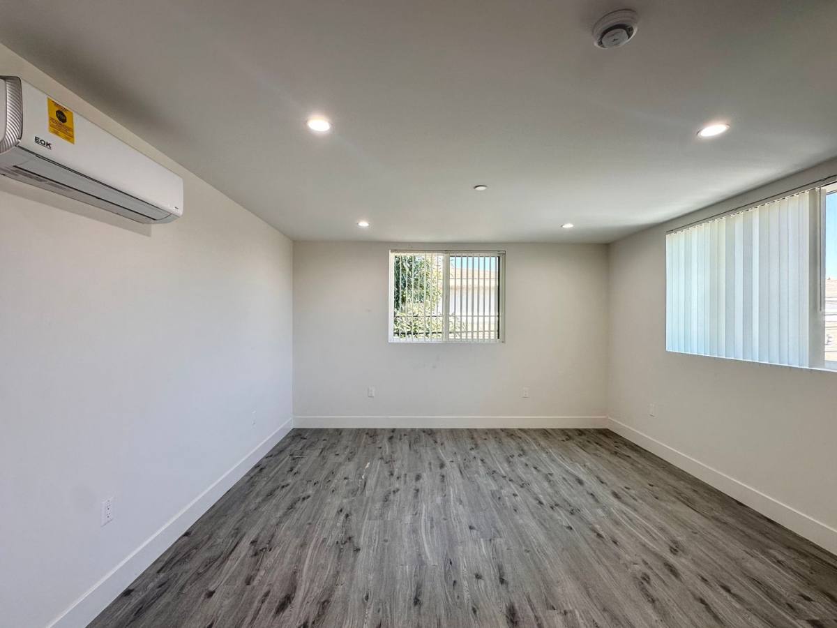 Apartment for rent at 11512 Oxford Ave, Hawthorne, CA 90250
