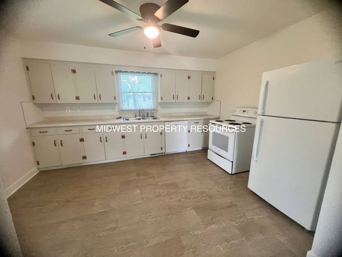 Townhouse for rent at 10607 E 78th Terrace, Kansas City, MO 64138