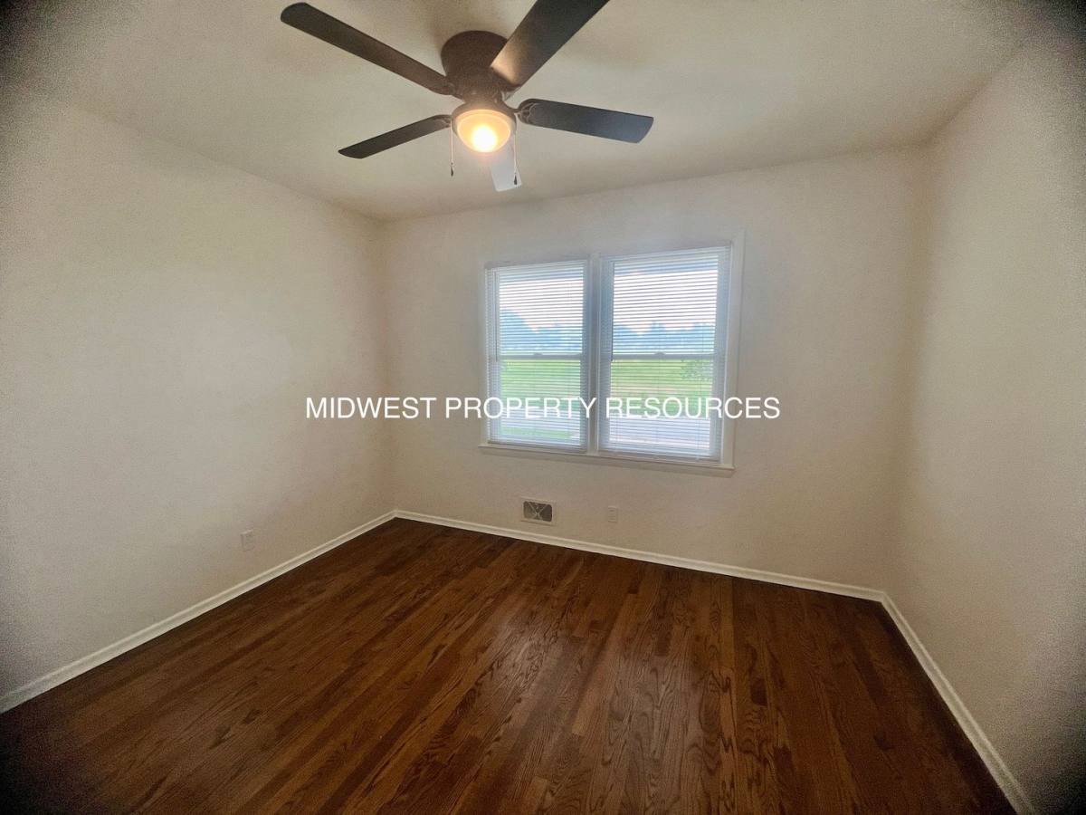 Townhouse for rent at 10607 E 78th Terrace, Kansas City, MO 64138