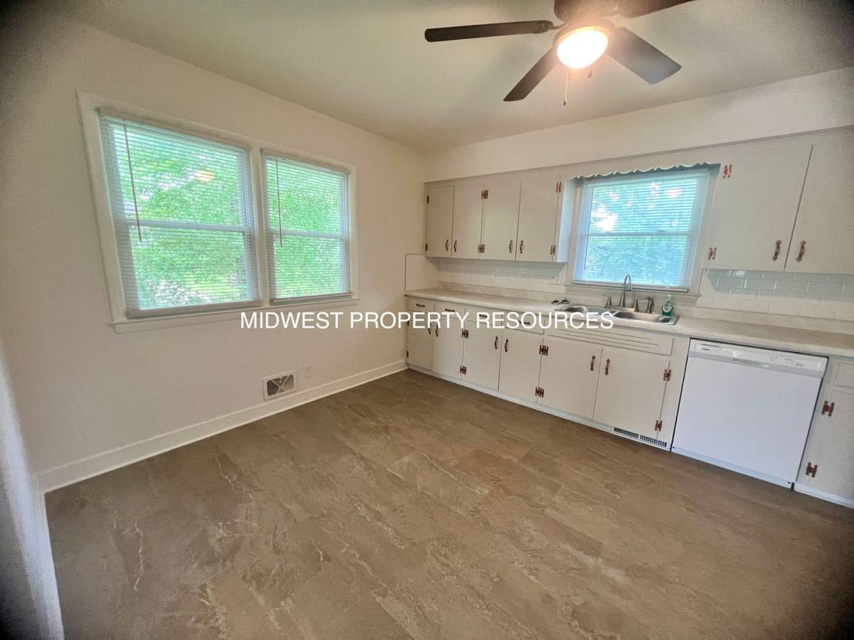 Townhouse for rent at 10607 E 78th Terrace, Kansas City, MO 64138