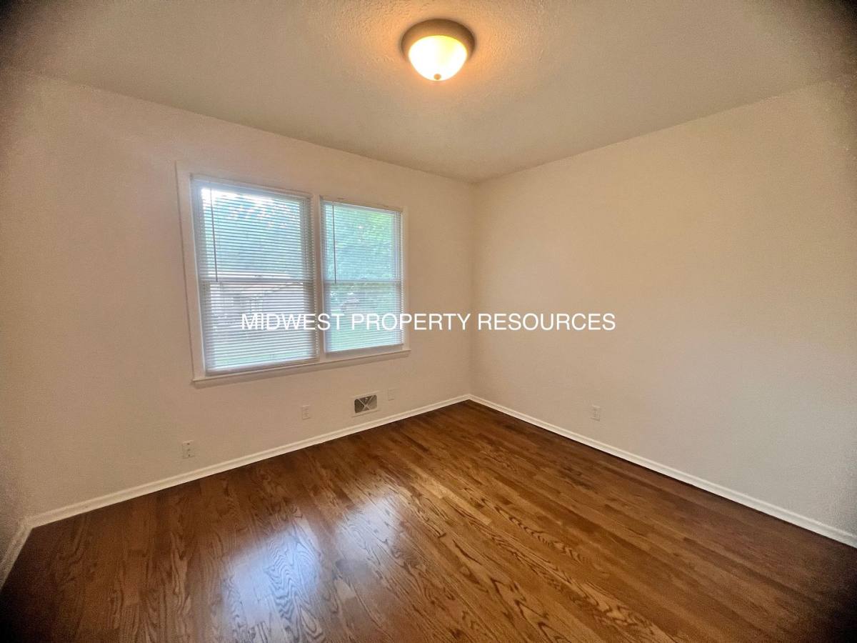 Townhouse for rent at 10607 E 78th Terrace, Kansas City, MO 64138